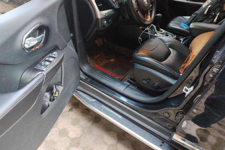 Used Jeep Cherokee 2017 2.4L Professional Edition