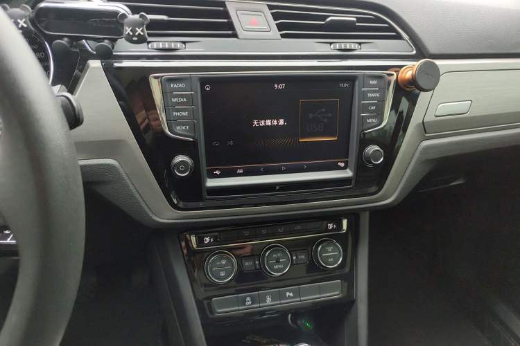 Used Volkswagen Touran 2018 Volkswagen Touran L 280TSI DSG Comfort Edition 7 Seats China V Emission Standard Audio And AC Panel