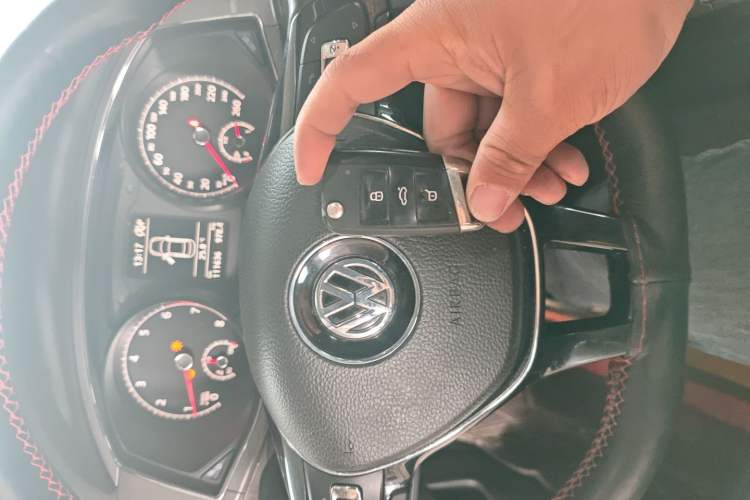 Used Volkswagen Passat 2017 330TSI DSG Luxury Edition Interior 1