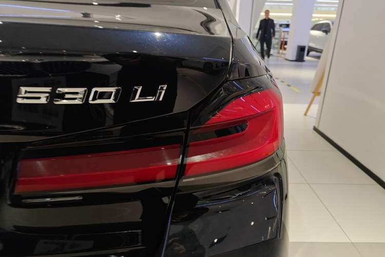 Used BMW 5 Series 2022 Second Facelift 530Li Luxury Version M Sport Package Right Rear Taillight