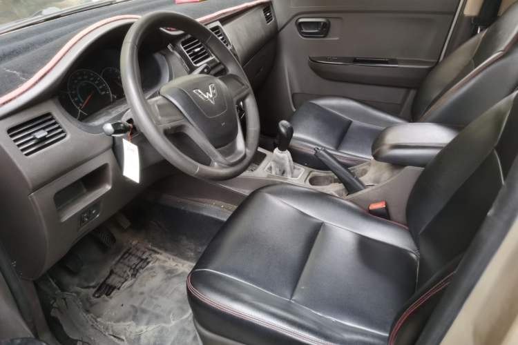 Used Wuling Rongguang V 2016 1.5L Standard Version
