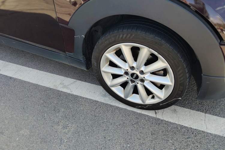 Used MINI Clubman 2016 1.5T COOPER Connoisseur Edition Right Front Wheel Hub