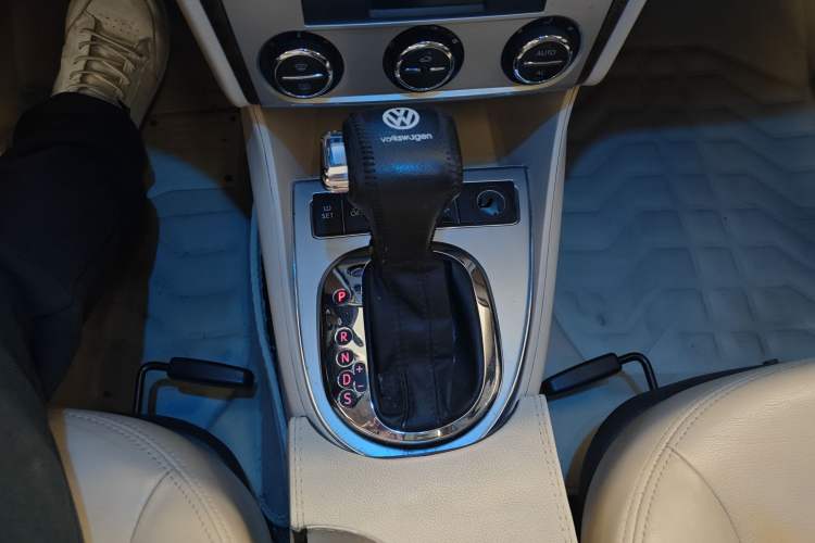 Used Volkswagen Lavida 2011 1.6L Automatic Premium Edition Gear Lever