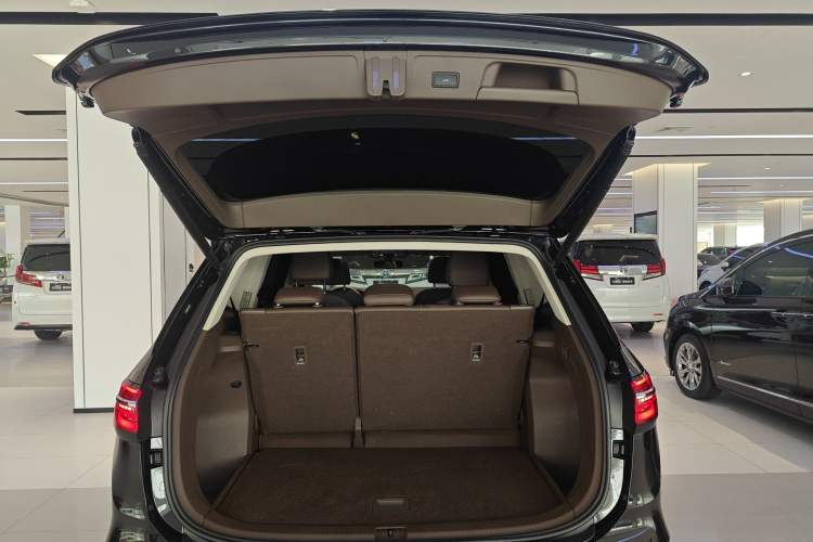 Used Volkswagen Viloran 2024 380TSI Luxury Edition Trunk