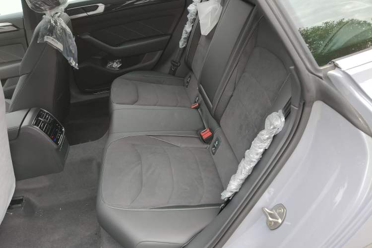 Used Volkswagen FAW-Volkswagen CC 2025 Model, Facelifted, 330TSI, Glamorous—Shared Edition Left Rear Seat