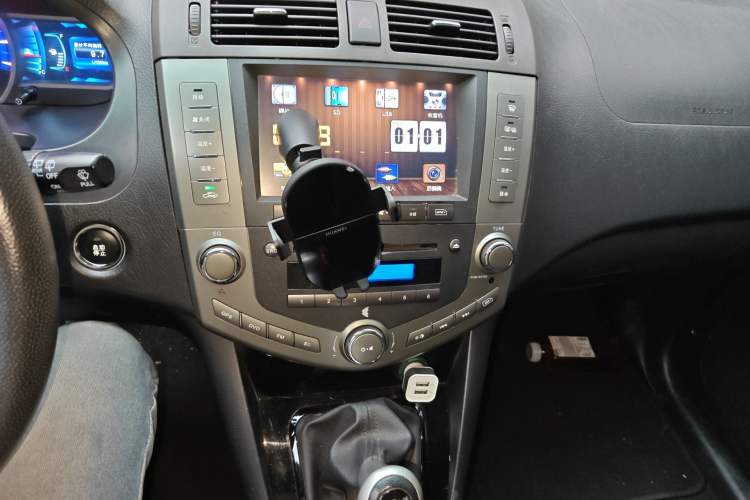 Used BYD S6 2014 2.0L Manual Luxury 5-Seater
