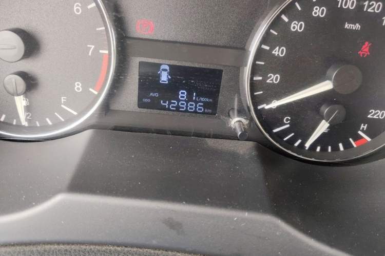 Used JAC Refine M3 2016 IKEA Edition 1.6L Luxury Smart Model Odometer Close Up