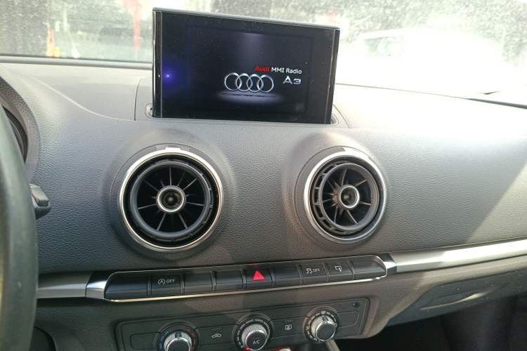 Used Audi A3 2014 Limousine 35 TFSI Automatic Advanced Model Audio And AC Panel
