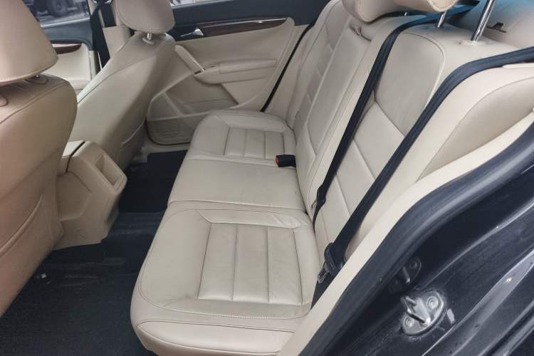 Used Volkswagen Lavida 2013 1.6L Automatic Comfort Edition
