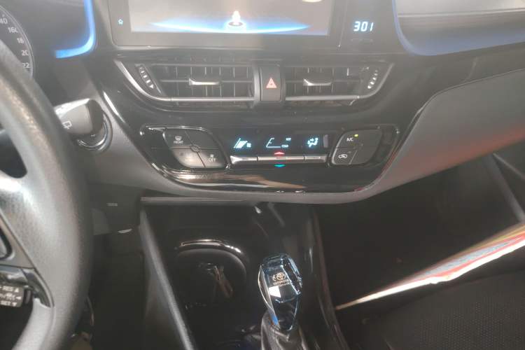 Used Toyota C-HR 2018 2.0L Leading with Sunroof China VI Standard
