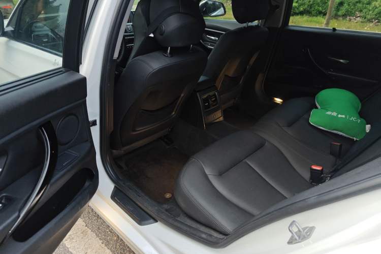 Used BMW 3 Series 2016 316Li Fashion Model Left Rear Seat