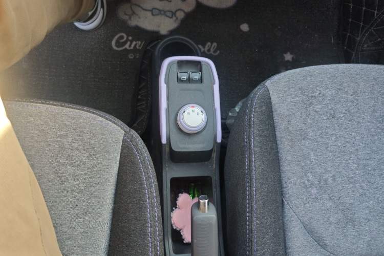 Used Chery QQ Ice Cream 2022 170km Sundae Phosphate Lithium-Ion Gear Lever