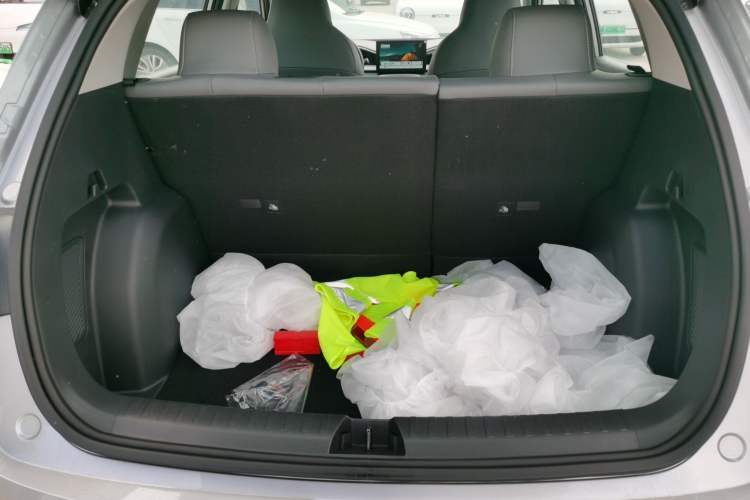 Used Geely Galaxy Geome 2026 Model 310km Youth Edition Trunk