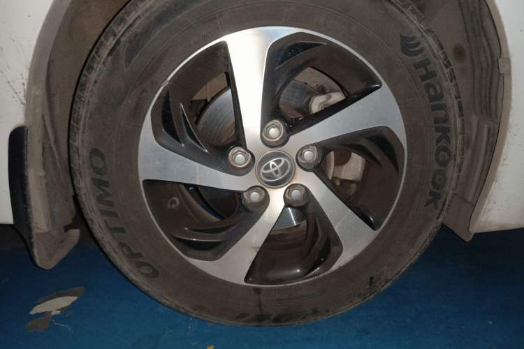 Used Toyota Levin 2017 Revised 185T CVT Elite Edition China V Standard Right Front Wheel Hub