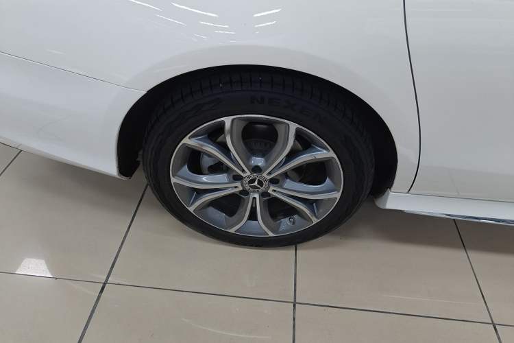 Used Mercedes-Benz E-Class 2021 E 300 L Sporty and Stylish Model Right Rear Wheel Hub