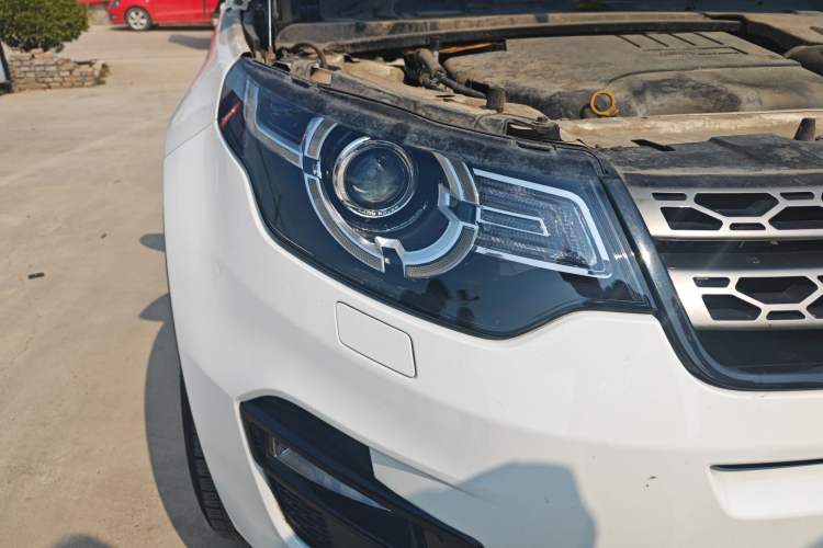 Used Land Rover Discovery Sport 2019 240 PS SE Version China VI Standard
