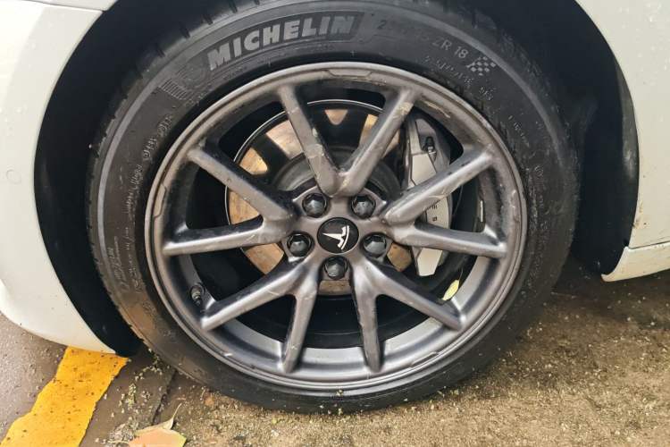 Used Tesla Model 3 2020 Long-Range Rear-Wheel-Drive Version Left Front Wheel Hub