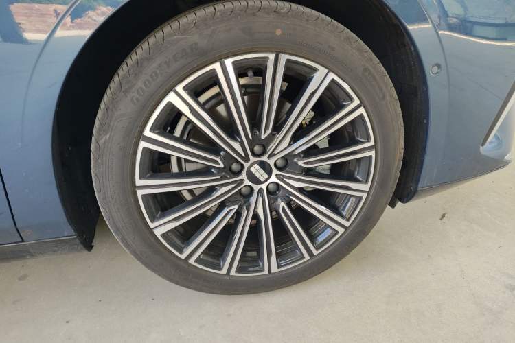 Used Geely Galaxy 8 2025 130km EM-P Exploration Edition
