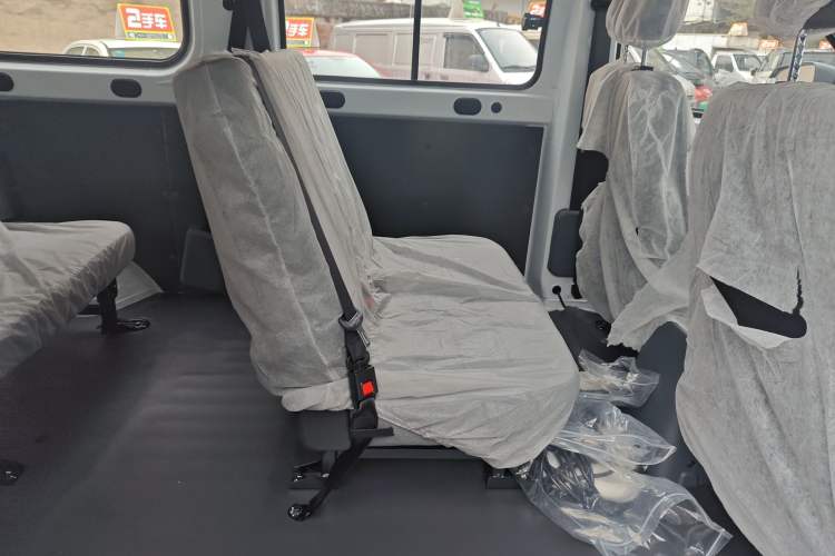 Used Wuling Yangguang 2025 Model 310KM Bus Edition—Customized by CATL