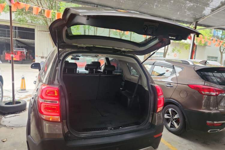 Used Chevrolet Captiva 2017 2.4L 4x4 Flagship Edition 7-Seater
