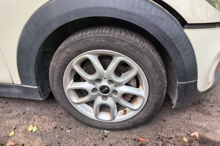 Used MINI 2014 1.2T ONE+ Right Front Wheel Hub