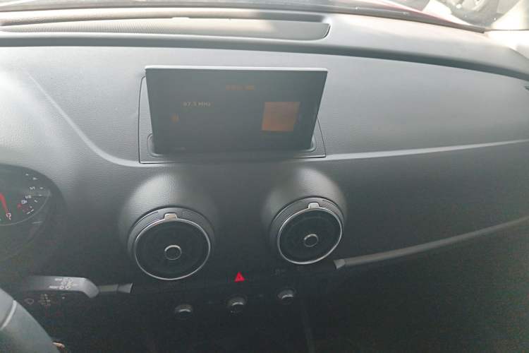 Used Audi A3 2017 Sportback 35 TFSI Ambition Edition Audio And AC Panel