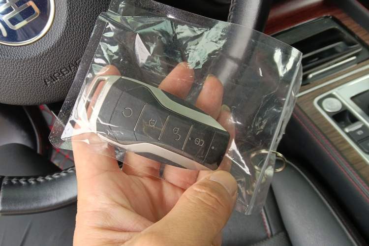 Used BYD Tang New Energy 2018 DM 2.0T All-Wheel Drive Smart Connectivity Luxury Model 7 Seats China V Emission Standard Vehicle Key