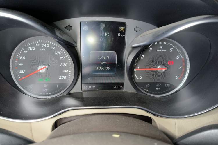 Used Mercedes-Benz GLC 2016 GLC 200 4MATIC Odometer Close Up