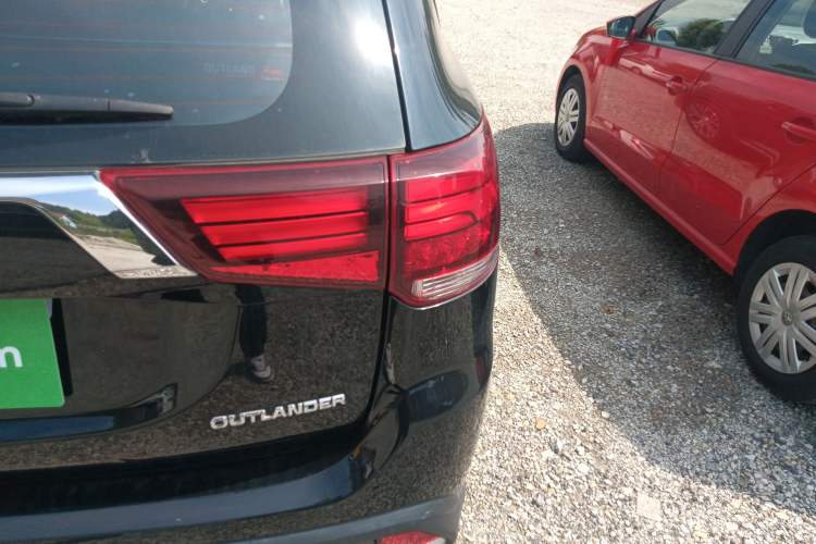 Used Mitsubishi Outlander 2018 2.0L Two-Wheel Drive Glory Edition 5 Seats