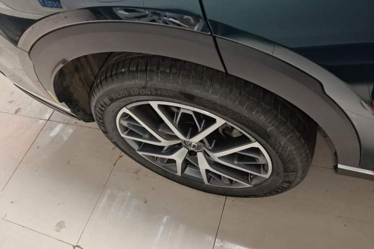 Used GAC Trumpchi GS8 2022 Linghang Series 2.0 TGDI Two-Wheel-Drive Luxury Smart Connectivity Version (7 Seats) Right Rear Wheel Hub