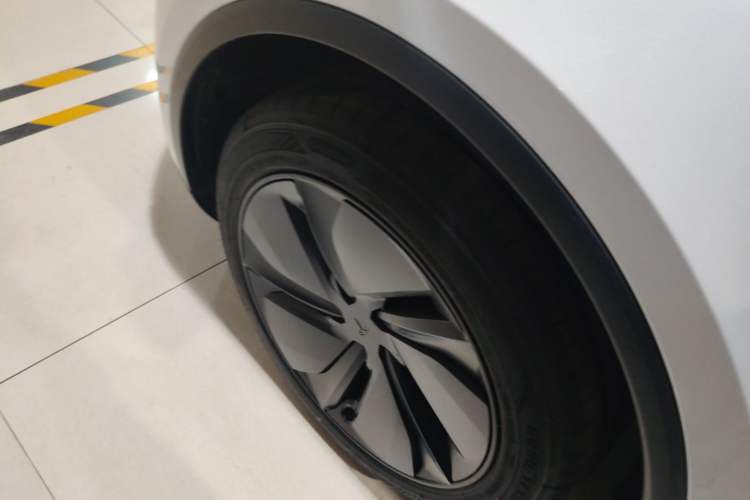 Used Tesla Model Y 2025 Rear-Wheel-Drive Version