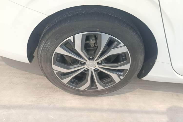 Used CHANGAN Eado 2021 PLUS Blue Whale NE 1.4T GDI DCT Flagship Model Right Rear Wheel Hub