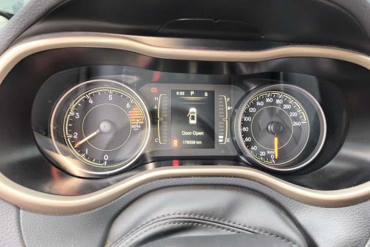 Used Jeep Cherokee 2016 2.4L Leading Edition Instrument Cluster