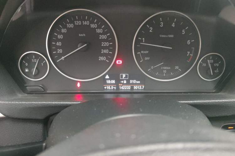 Used BMW 3 Series 2015 320Li Luxury Edition Fashion Model Odometer Close Up