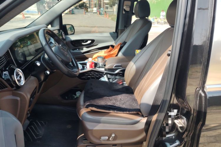 Used Mercedes-Benz Vito 2023 2.0T Elite Version 7 Seats Left Front Seat