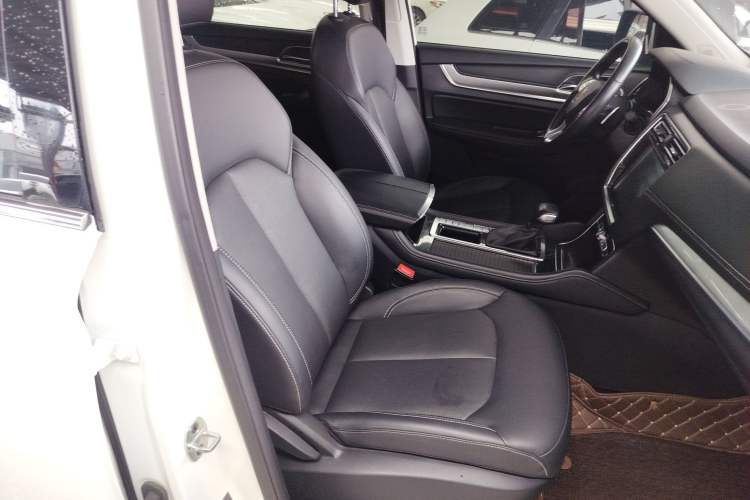 Used Roewe RX8 2019 30T Smart Connectivity Two-Wheel Drive Supreme Flagship Edition
