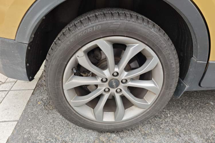 Used Lincoln MKC 2014 2.0T Two-Wheel-Drive Luxury Edition Right Rear Wheel Hub