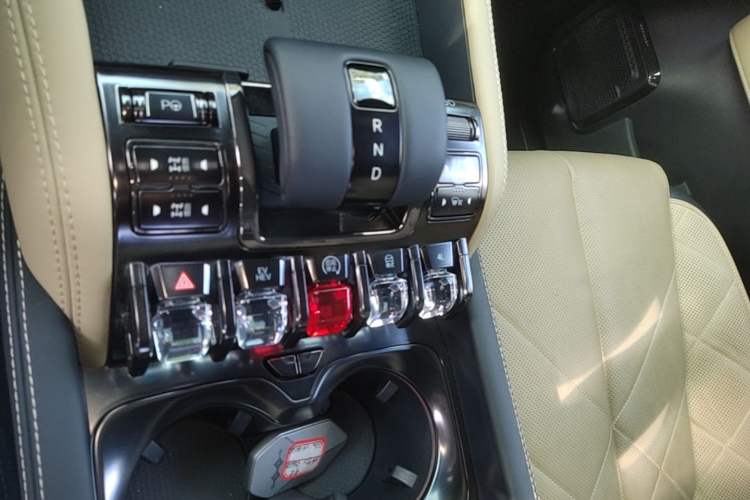 Used Formula Leopard 5 2023 Navigator Edition
