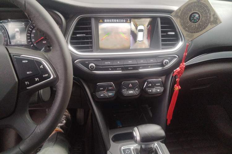 Used GAC Trumpchi GS4 2017 235T Automatic Two-Wheel Drive Luxury Smart Connectivity Version Audio And AC Panel