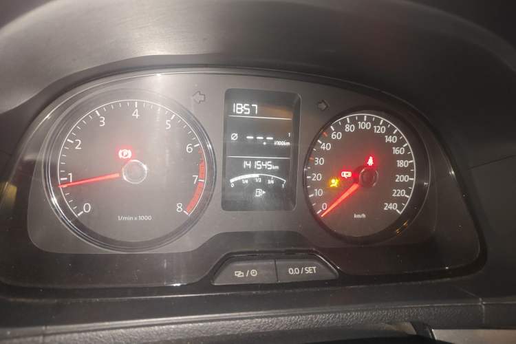 Used Volkswagen Gran Lavida 2013 1.6L Manual Fashion Model Odometer Close Up