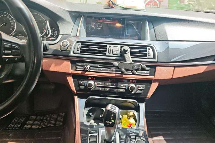 Used BMW 5 Series 2017 520Li Elegant Edition Audio And AC Panel