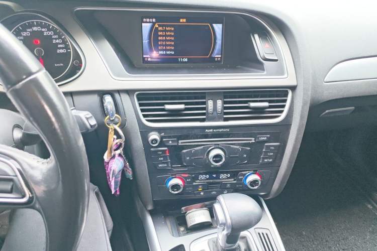 Used Audi A4L 2015 35 TFSI Automatic Standard Model Audio And AC Panel