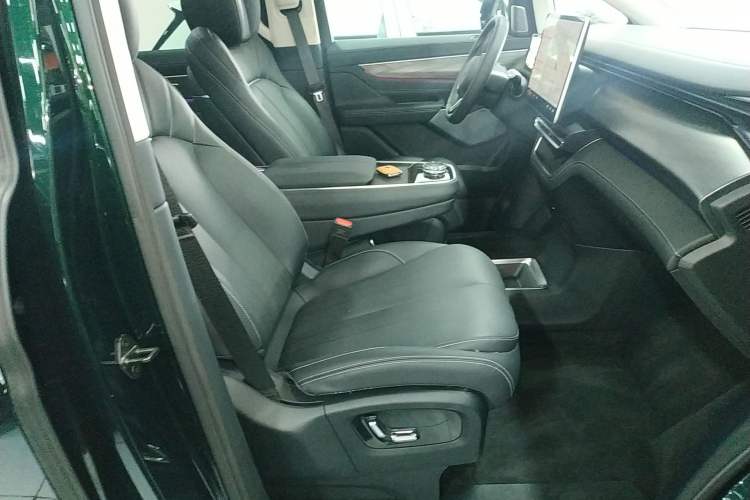 Used Geely Galaxy LEVC L380 2024 100 kWh 6-Seater Two-Wheel Drive Air