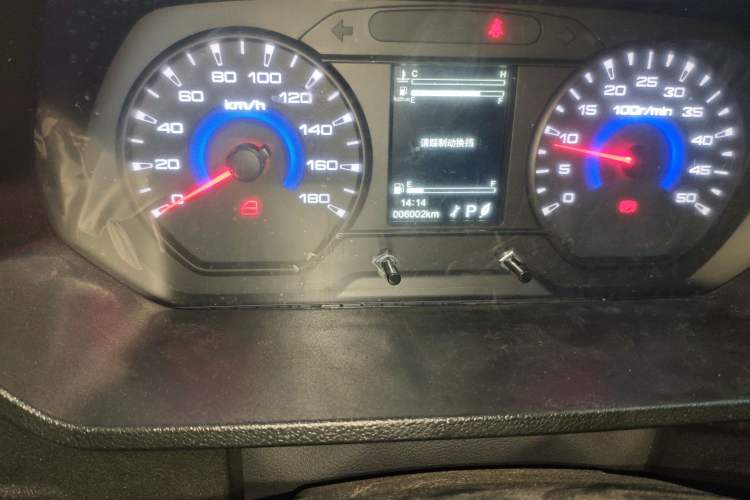 Used Iveco Daily 2023 2.5T A35M1 Multi-Purpose Passenger Vehicle Short Wheelbase Low Roof Single-Tire Side-Sliding Door Automatic Transmission
