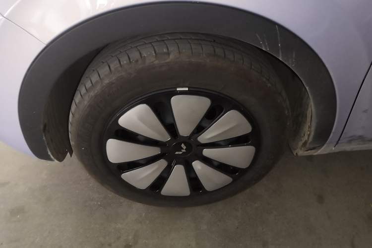 Used Wuling Bingo 2025 333 km Lingxi Connected Version Left Front Wheel Hub