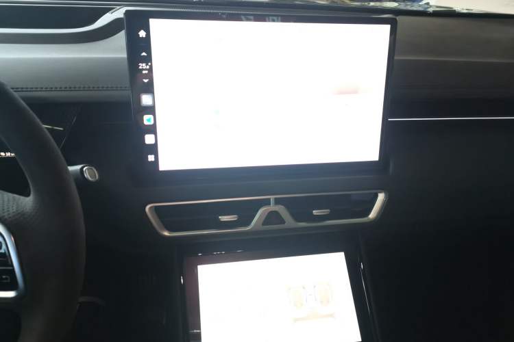 Used Wey Mocha New Energy 2024 Hi4 Four-Wheel Drive Long-Range Version Audio And AC Panel