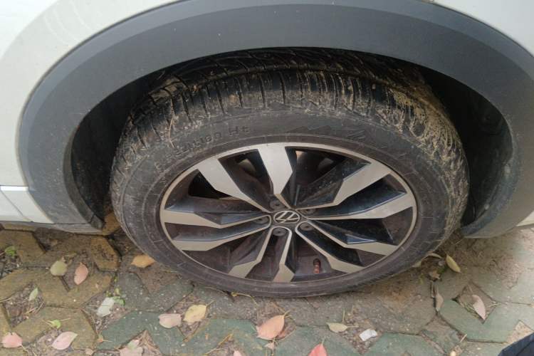 Used Volkswagen Tacqua 2021 280TSI DSG R-Line Connected Version Right Front Wheel Hub