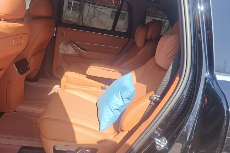 Used Hima AITO M8 2025 Extended-Range Max+ Version 53.4 kWh 6-Seater Edition Left Rear Seat