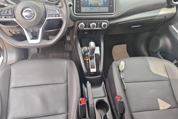 Used Nissan Kicks 2021 1.5L XV CVT Smart Connect Luxury Edition Gear Lever