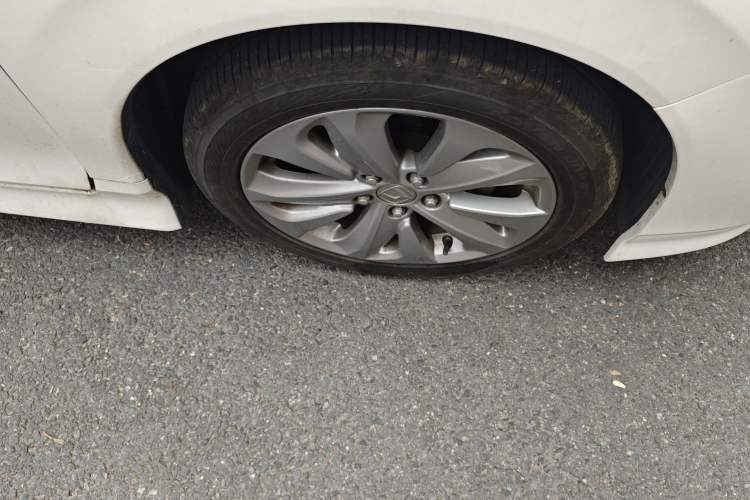 Used Honda Jade 2017 1.8L automatic Comfort version 5 seats Right Front Wheel Hub